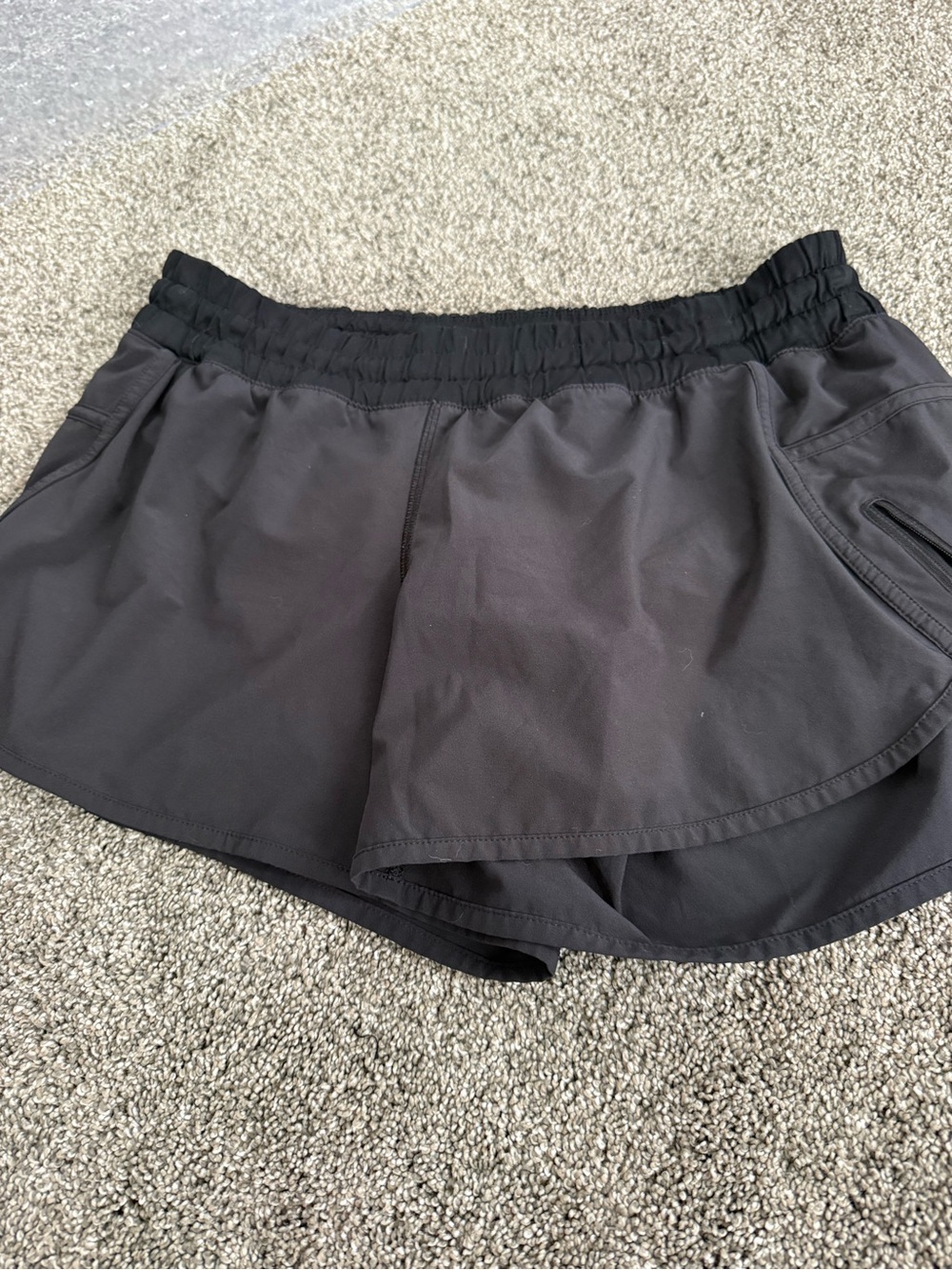 Lululemon Tracker Short V Women's Size 12 - Black 4” - Picture 11 of 16